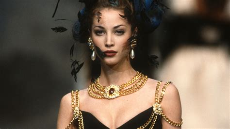 Relive Couture Jewellery In 37 ’90s Supermodel Era Photos